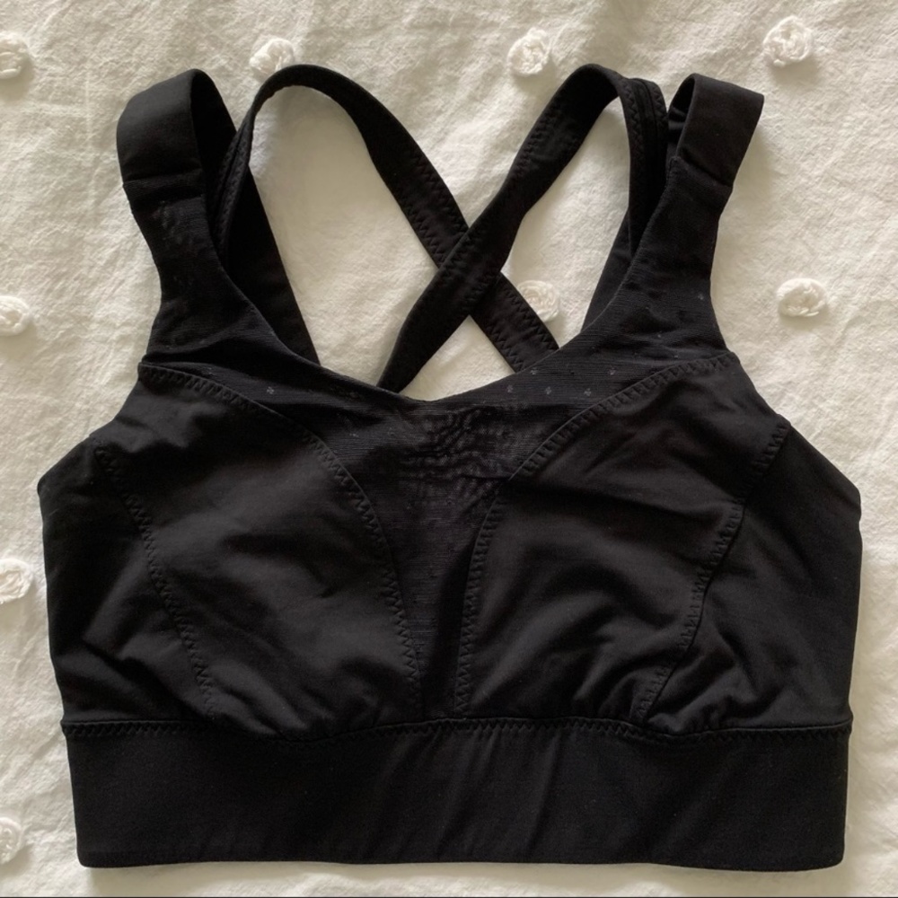 Lululemon black size 6 Sport Bra